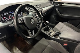harmaa Skoda Superb 2016 kuva 3.