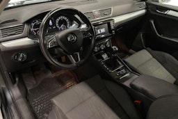 harmaa Skoda Superb 2016 kuva 7.