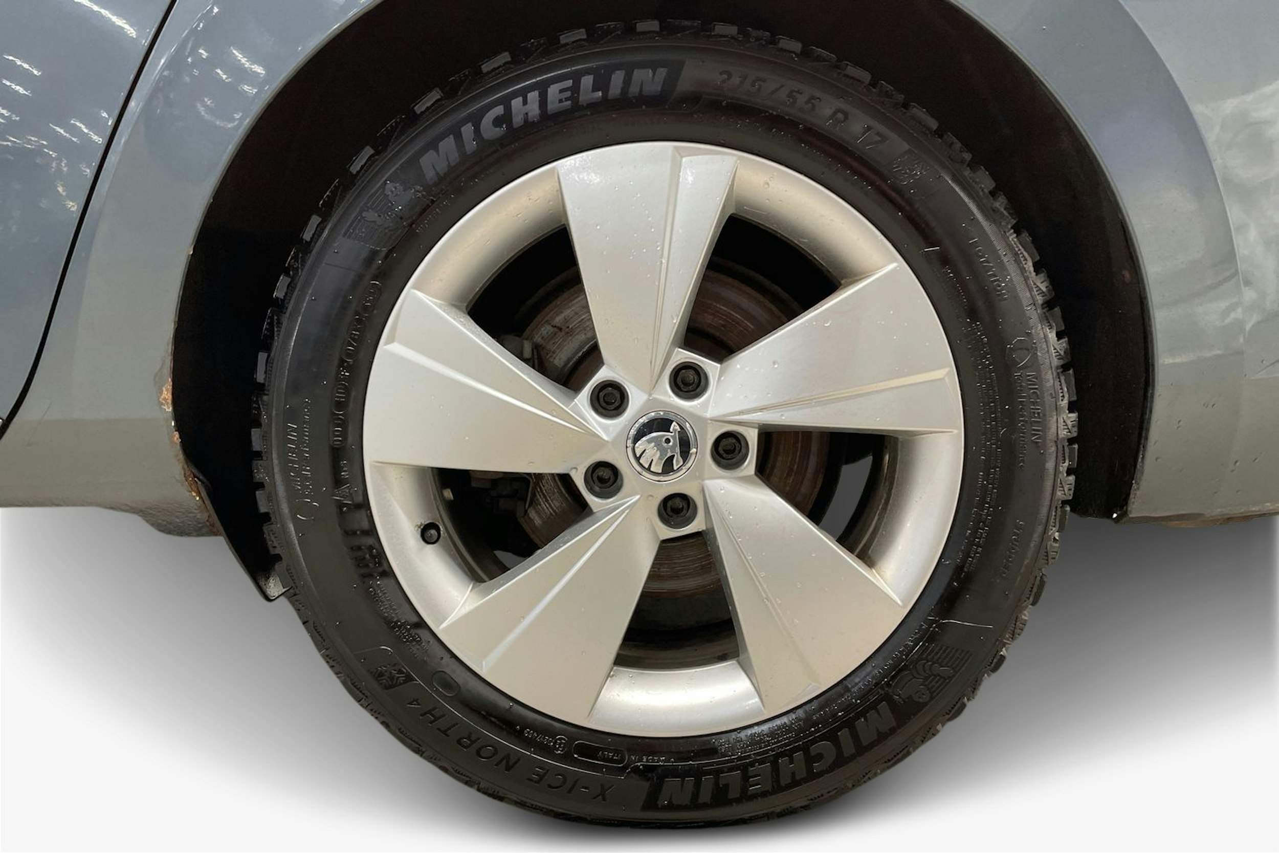 harmaa Skoda Superb 2016 kuva 11.