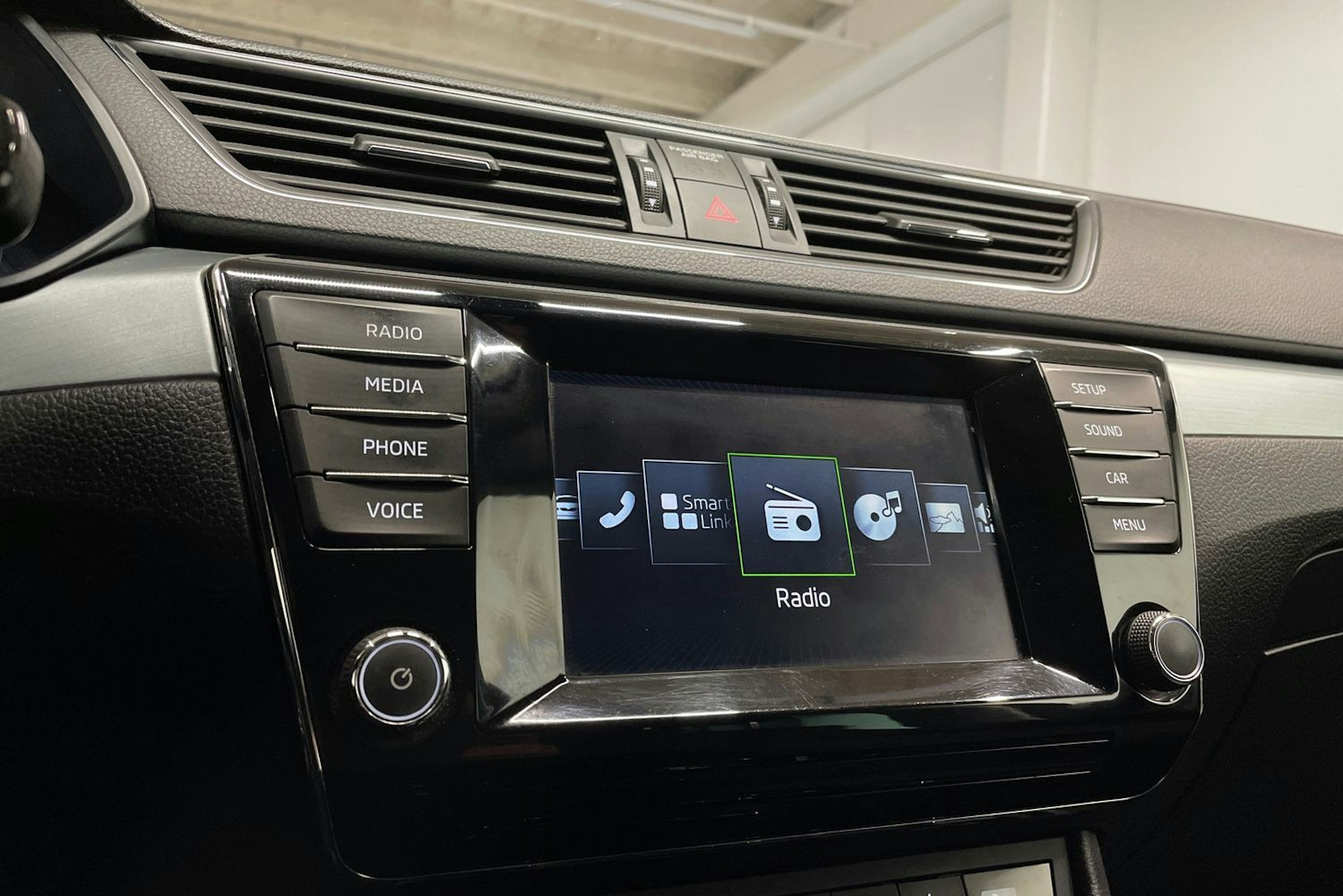 harmaa Skoda Superb 2016 kuva 17.