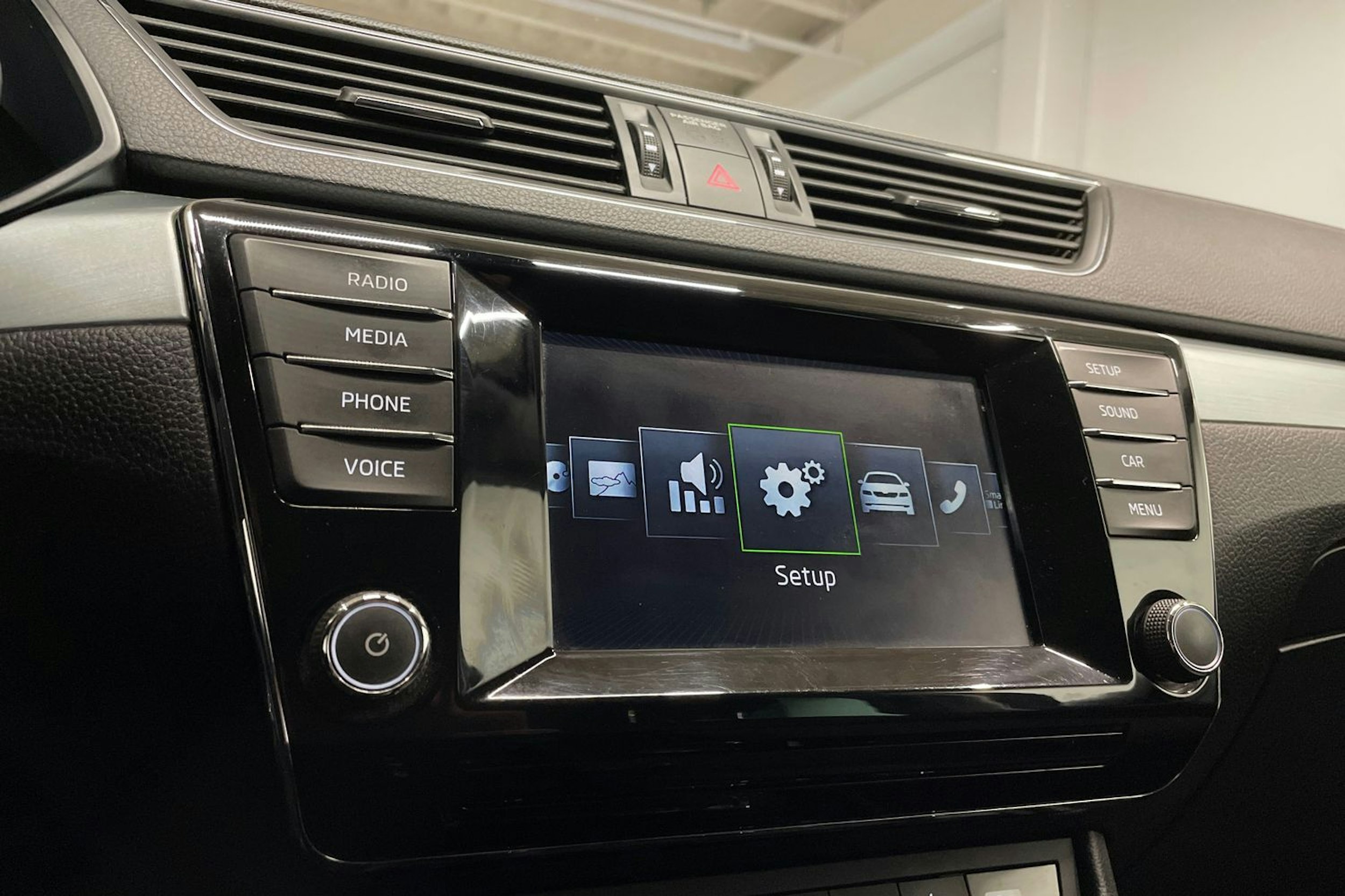 harmaa Skoda Superb 2016 kuva 18.