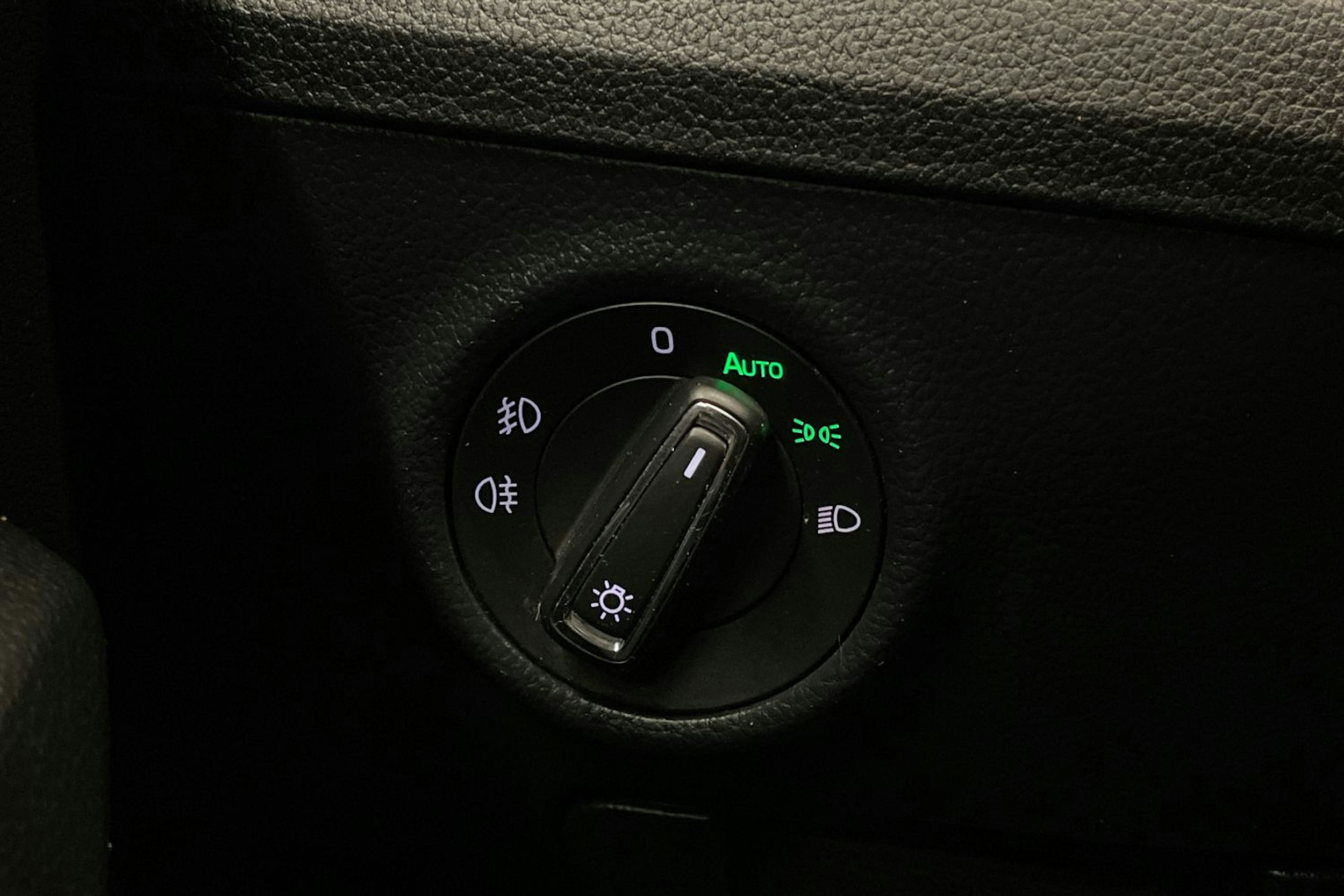 harmaa Skoda Superb 2016 kuva 20.