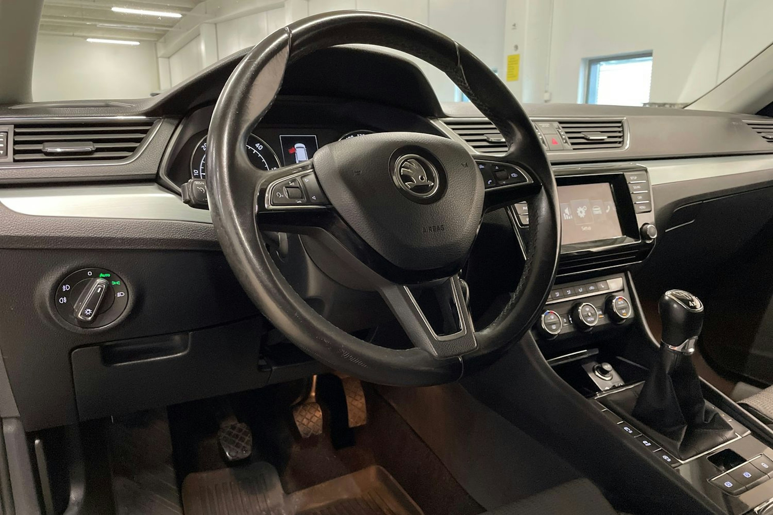 harmaa Skoda Superb 2016 kuva 23.