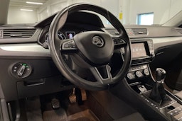 harmaa Skoda Superb 2016 kuva 23.