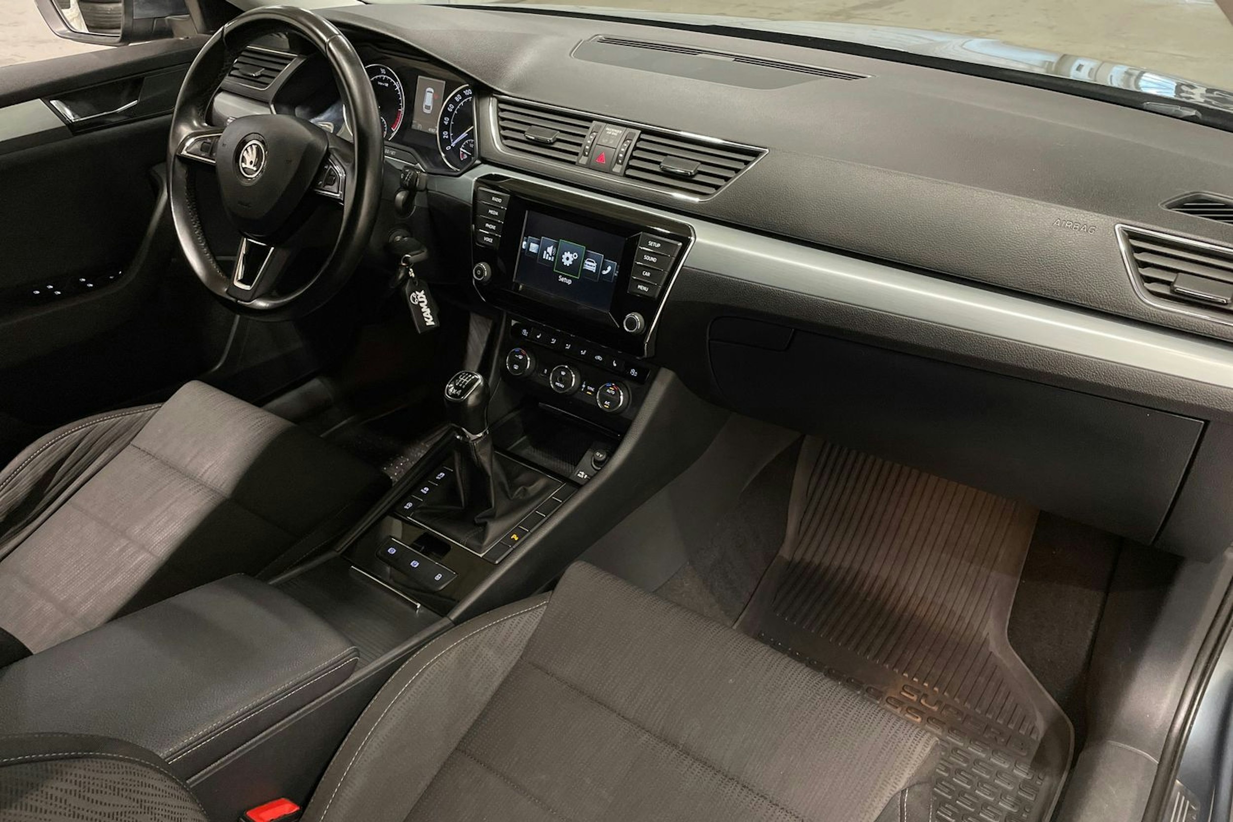 harmaa Skoda Superb 2016 kuva 25.