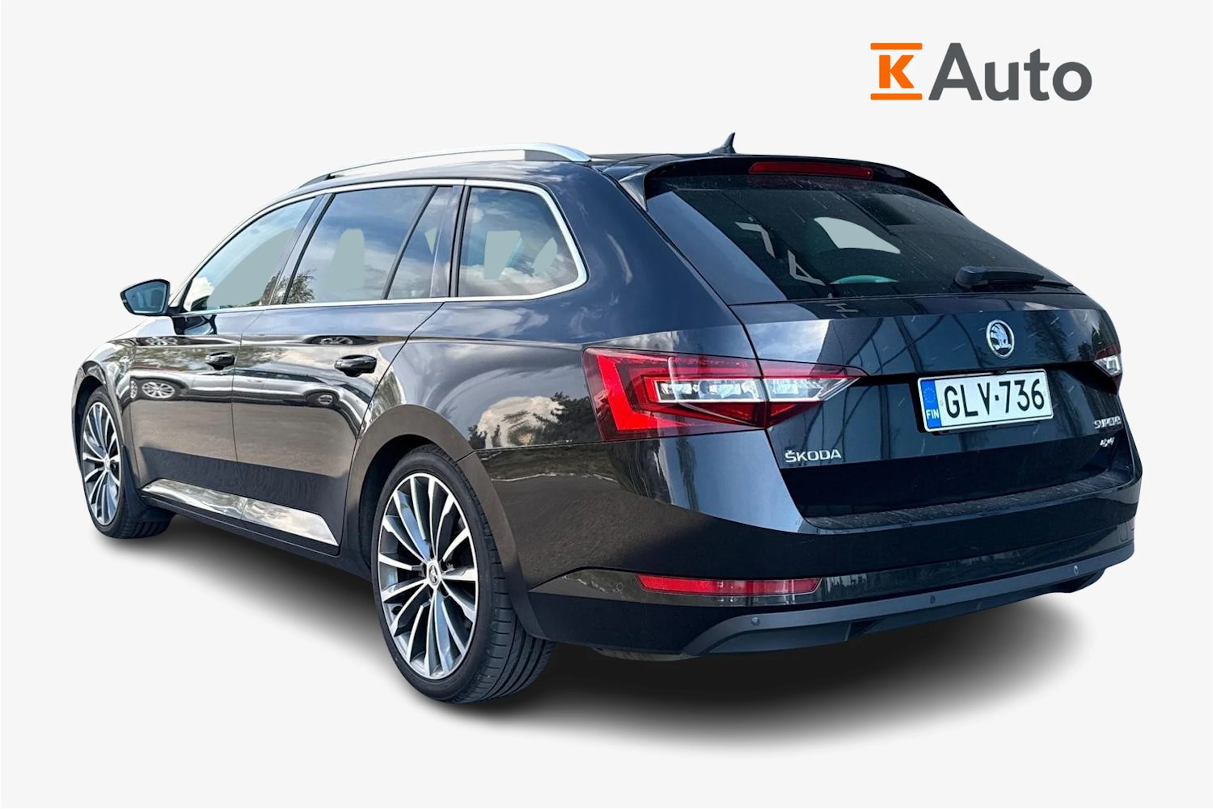 musta Skoda Superb 2016 kuva 2.
