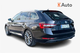 musta Skoda Superb 2016 kuva 2.