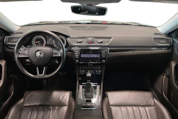 musta Skoda Superb 2016 kuva 9.