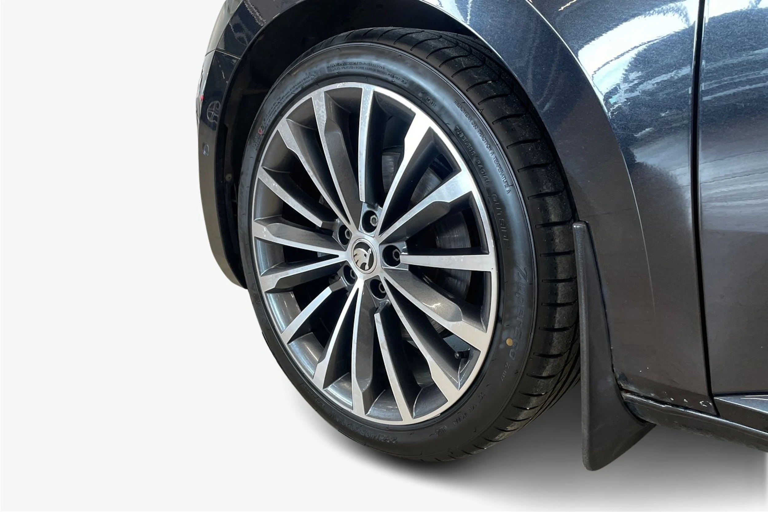 musta Skoda Superb 2016 kuva 12.