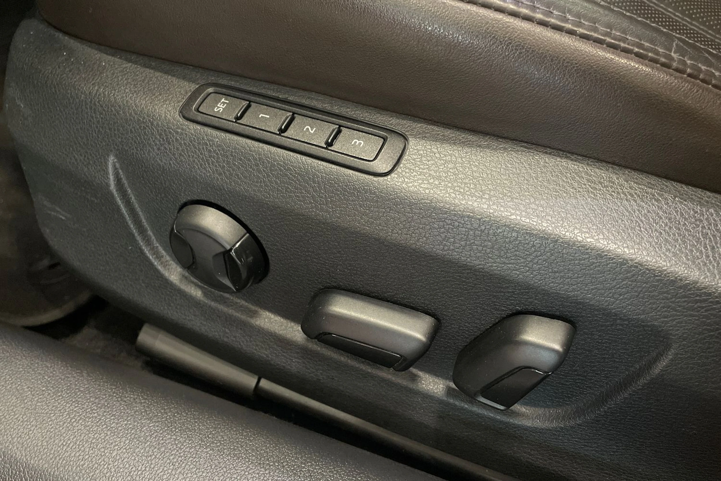 musta Skoda Superb 2016 kuva 17.