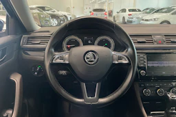 musta Skoda Superb 2016 kuva 19.