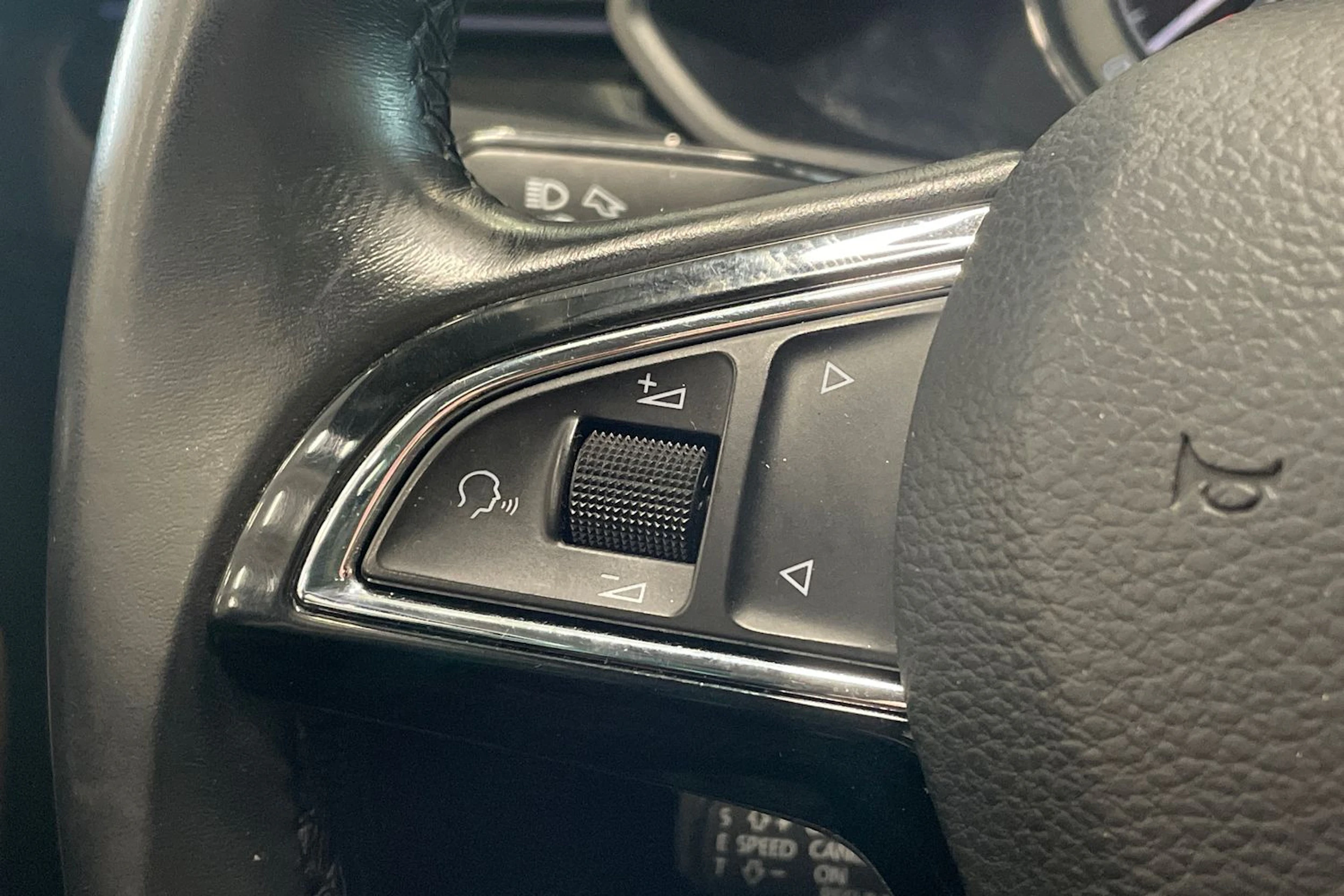 musta Skoda Superb 2016 kuva 22.