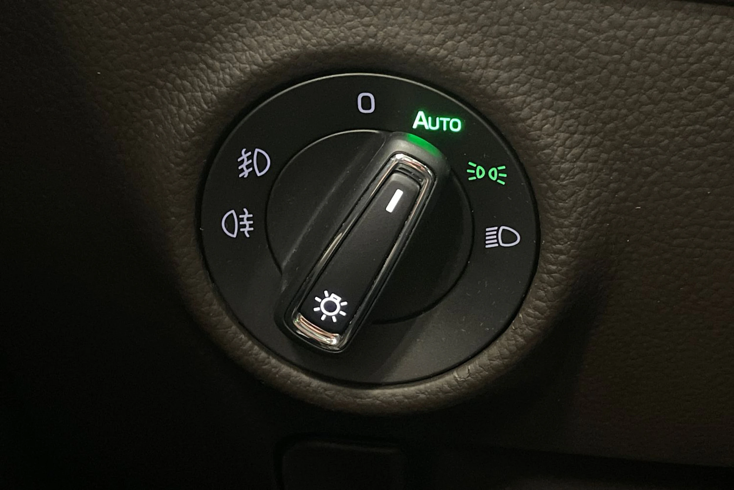musta Skoda Superb 2016 kuva 24.