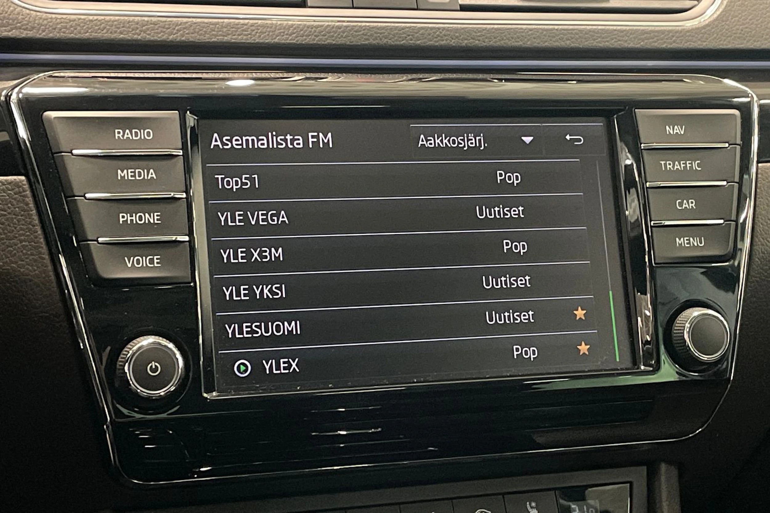 musta Skoda Superb 2016 kuva 25.