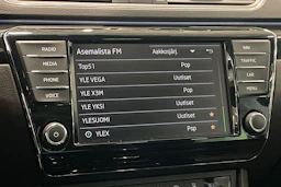 musta Skoda Superb 2016 kuva 25.