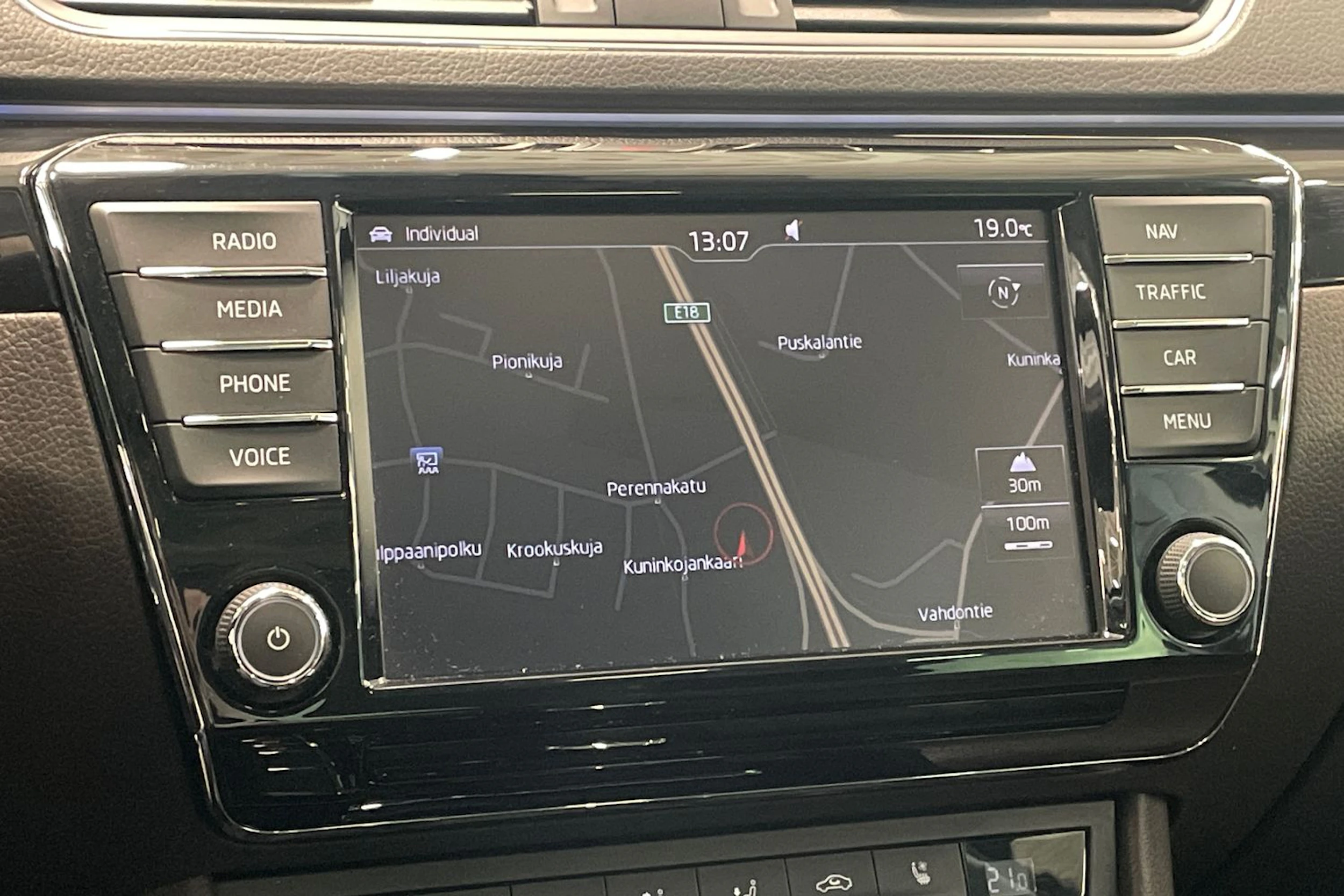 musta Skoda Superb 2016 kuva 27.