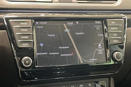 musta Skoda Superb 2016 kuva 27.