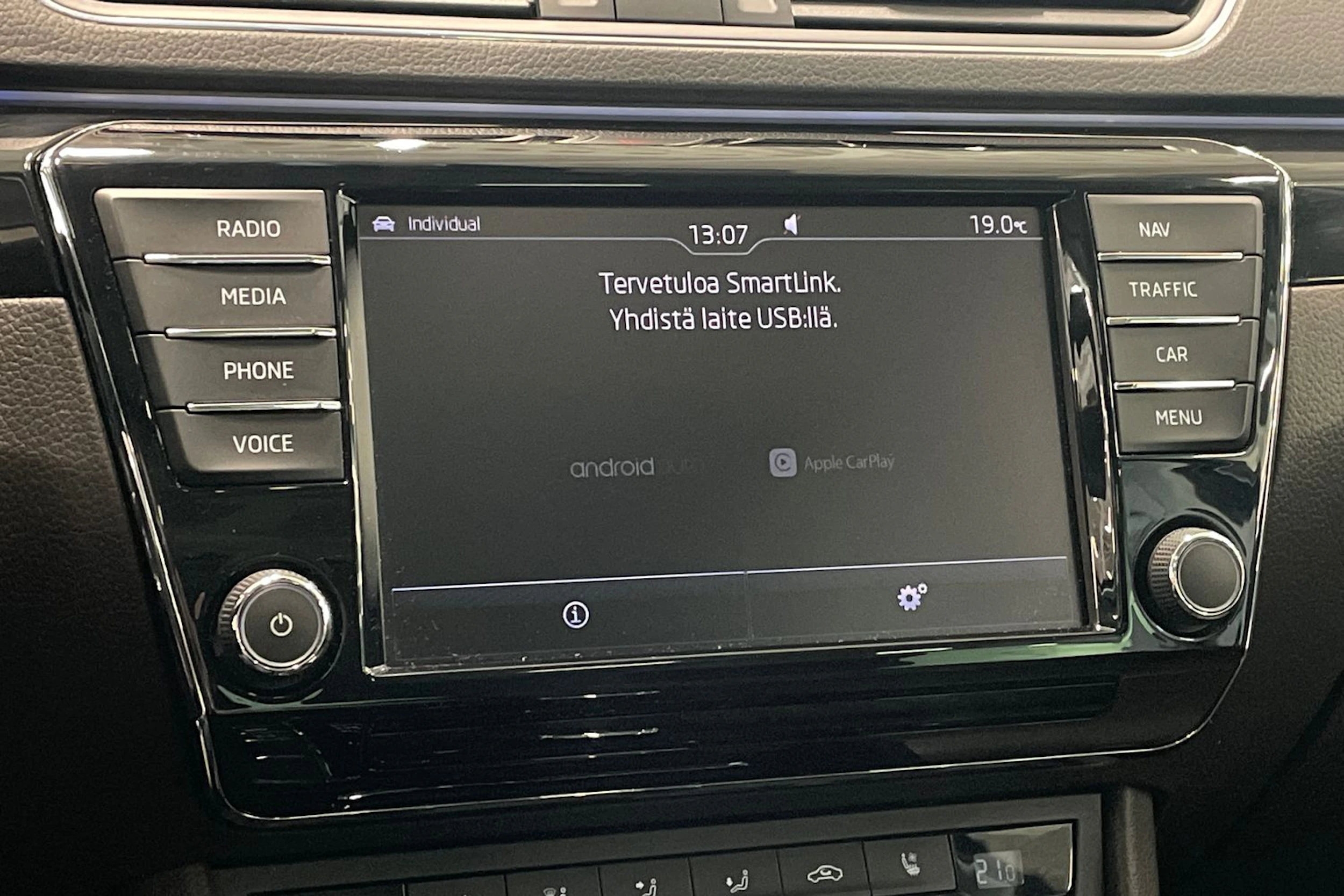 musta Skoda Superb 2016 kuva 28.