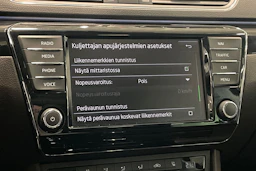 musta Skoda Superb 2016 kuva 31.