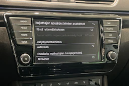 musta Skoda Superb 2016 kuva 32.