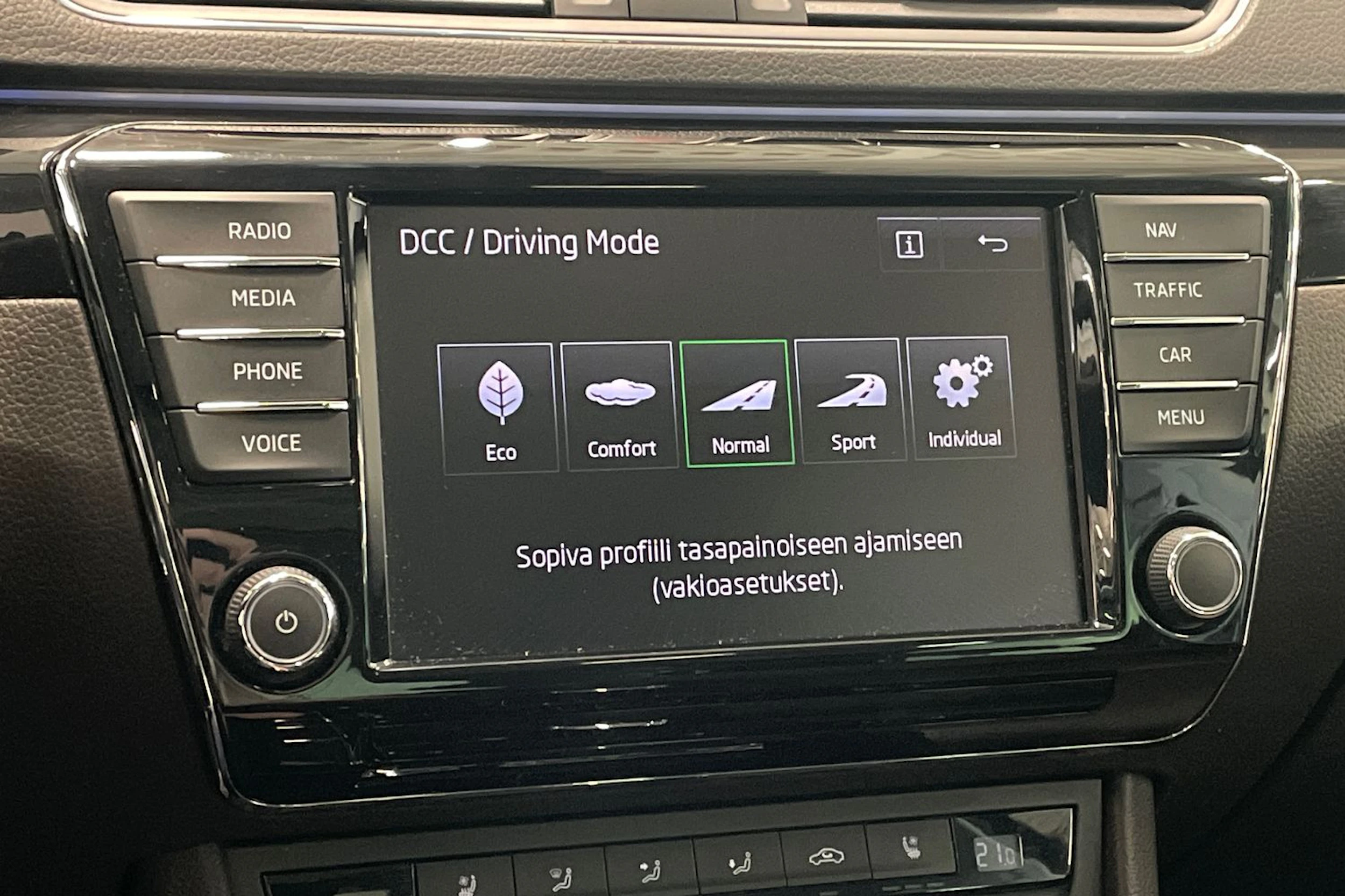 musta Skoda Superb 2016 kuva 33.