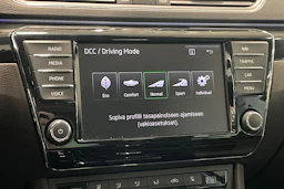 musta Skoda Superb 2016 kuva 33.