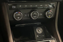 musta Skoda Superb 2016 kuva 35.