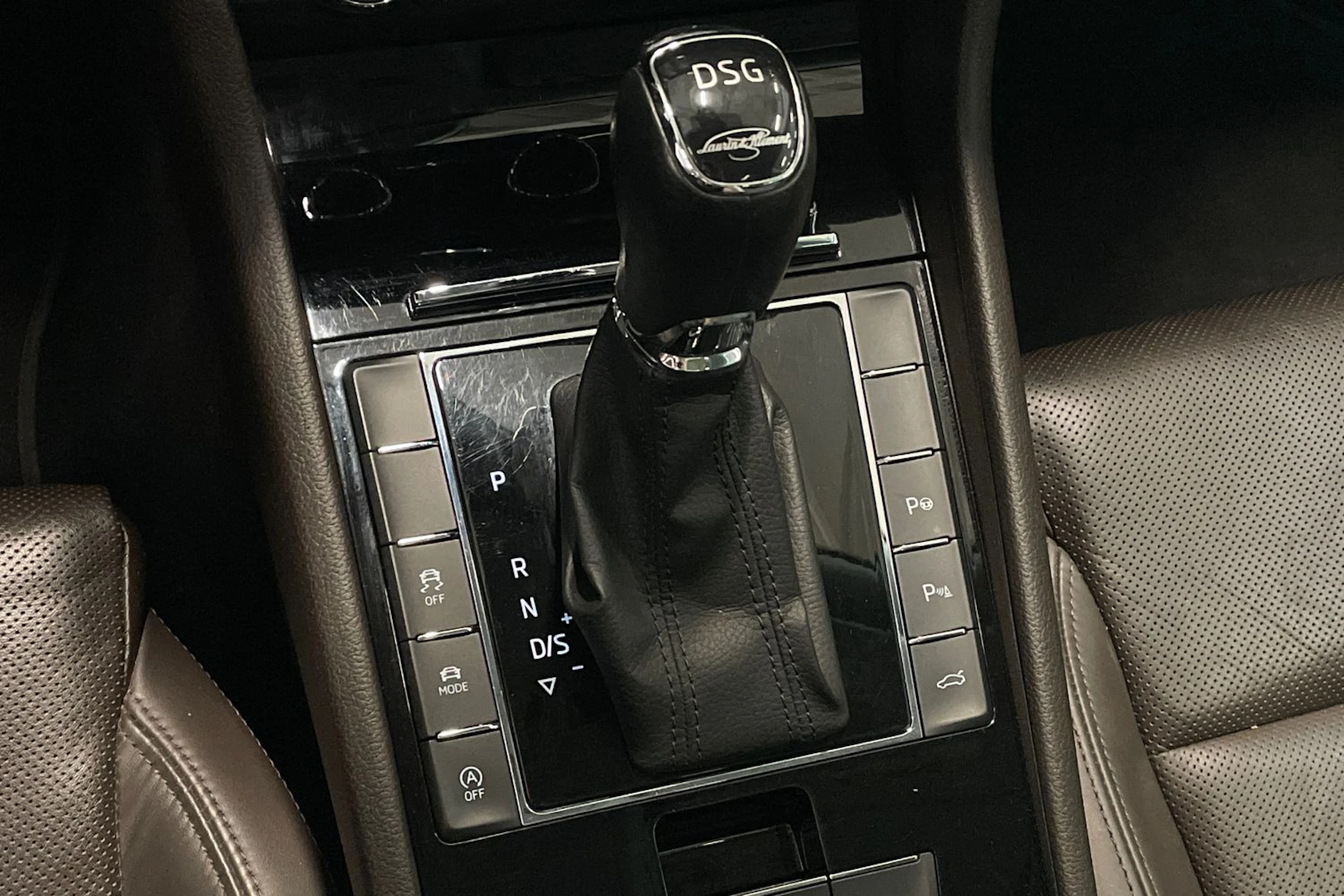 musta Skoda Superb 2016 kuva 36.