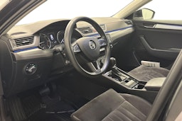 musta Skoda Superb 2016 kuva 7.