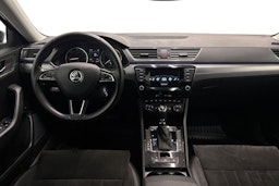 musta Skoda Superb 2016 kuva 9.