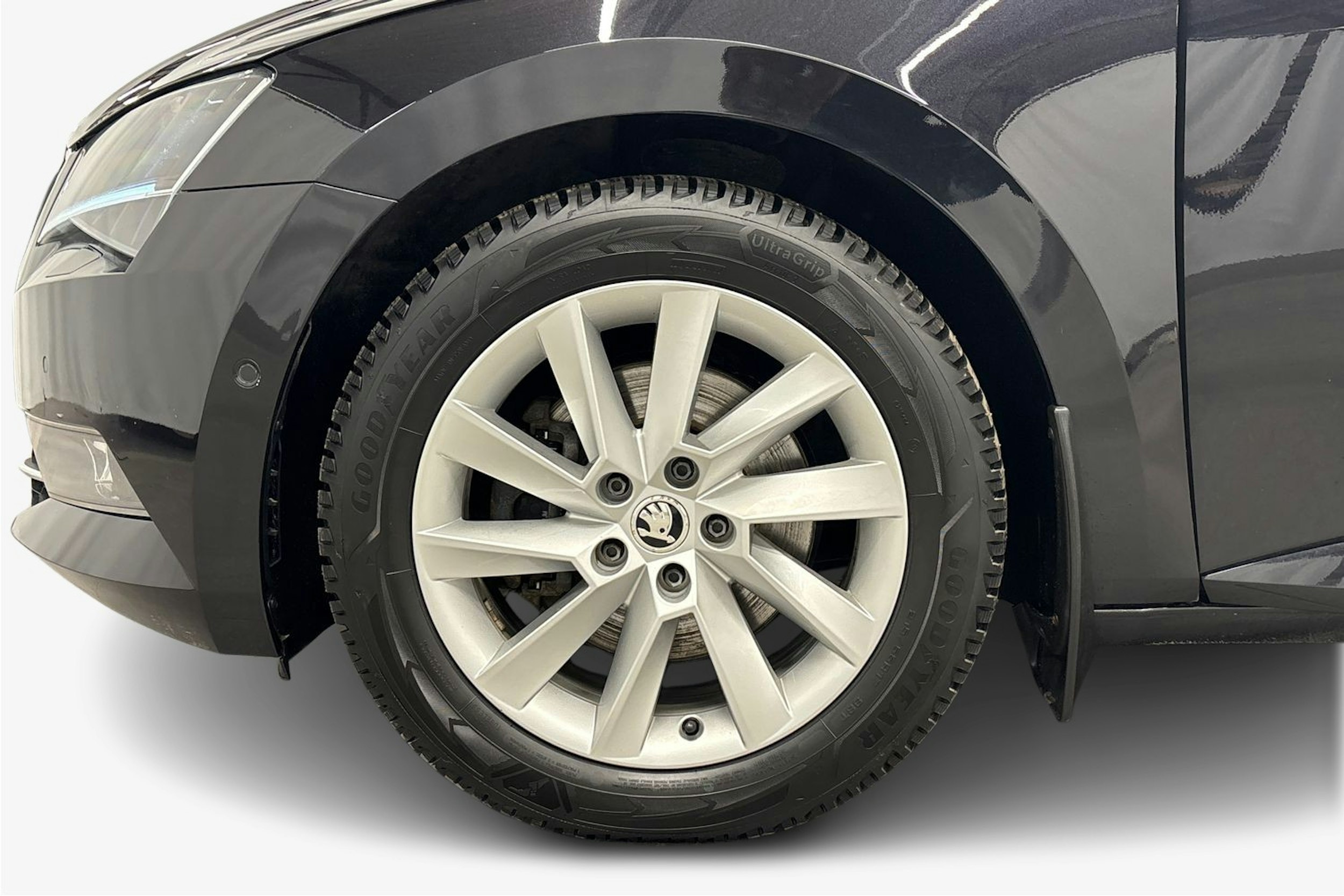 musta Skoda Superb 2016 kuva 11.