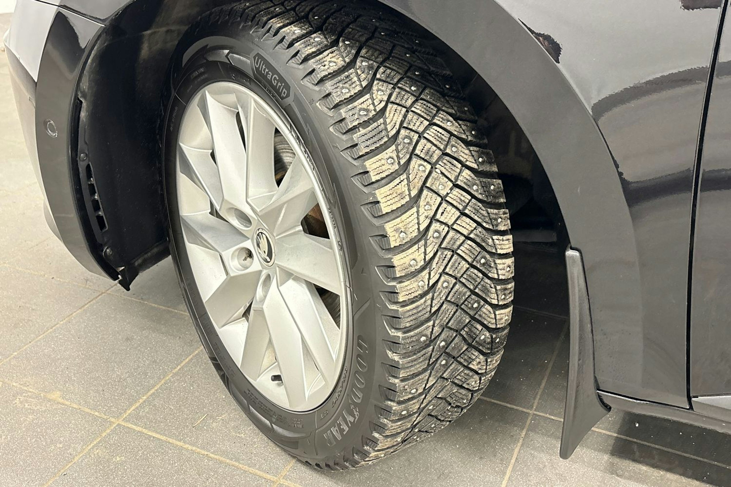 musta Skoda Superb 2016 kuva 13.