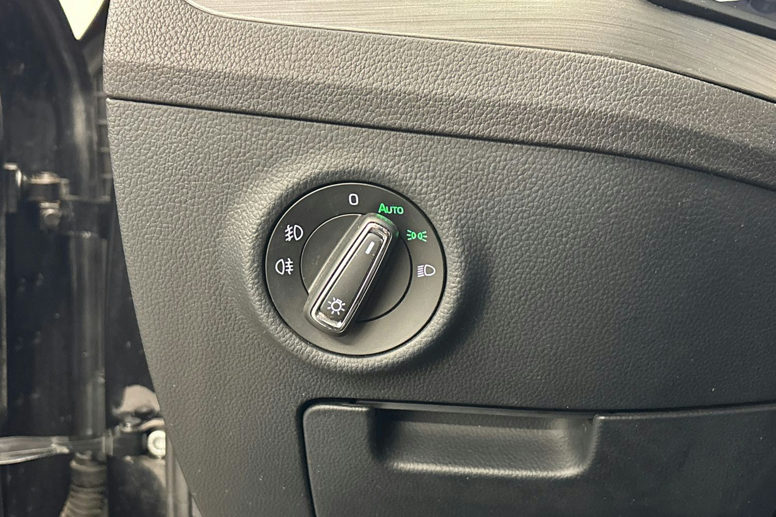 musta Skoda Superb 2016 kuva 23.