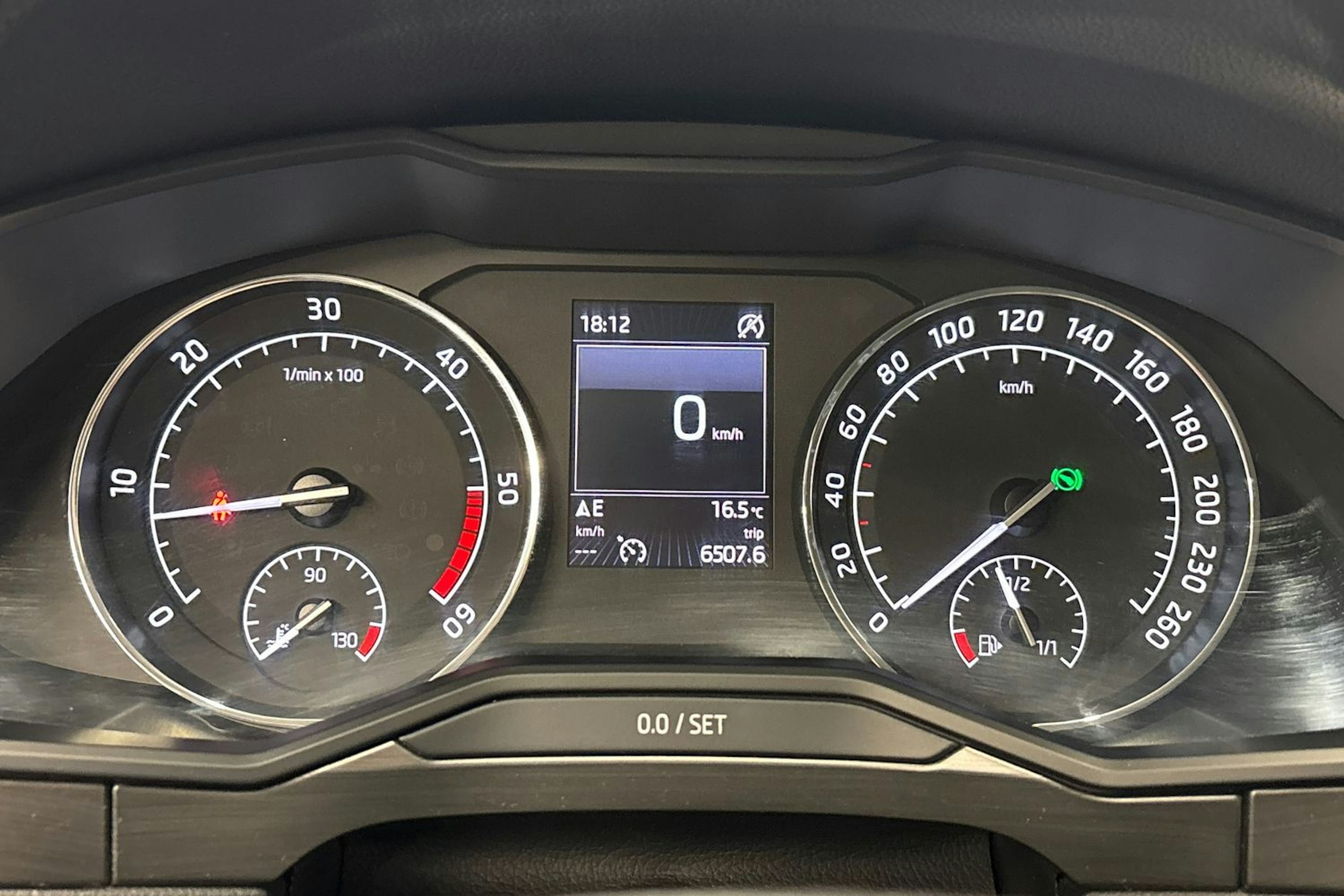 musta Skoda Superb 2016 kuva 27.