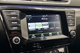 musta Skoda Superb 2016 kuva 28.