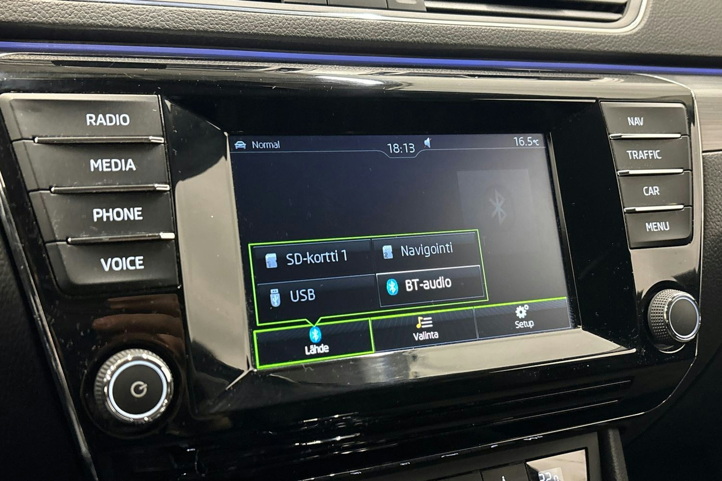 musta Skoda Superb 2016 kuva 29.