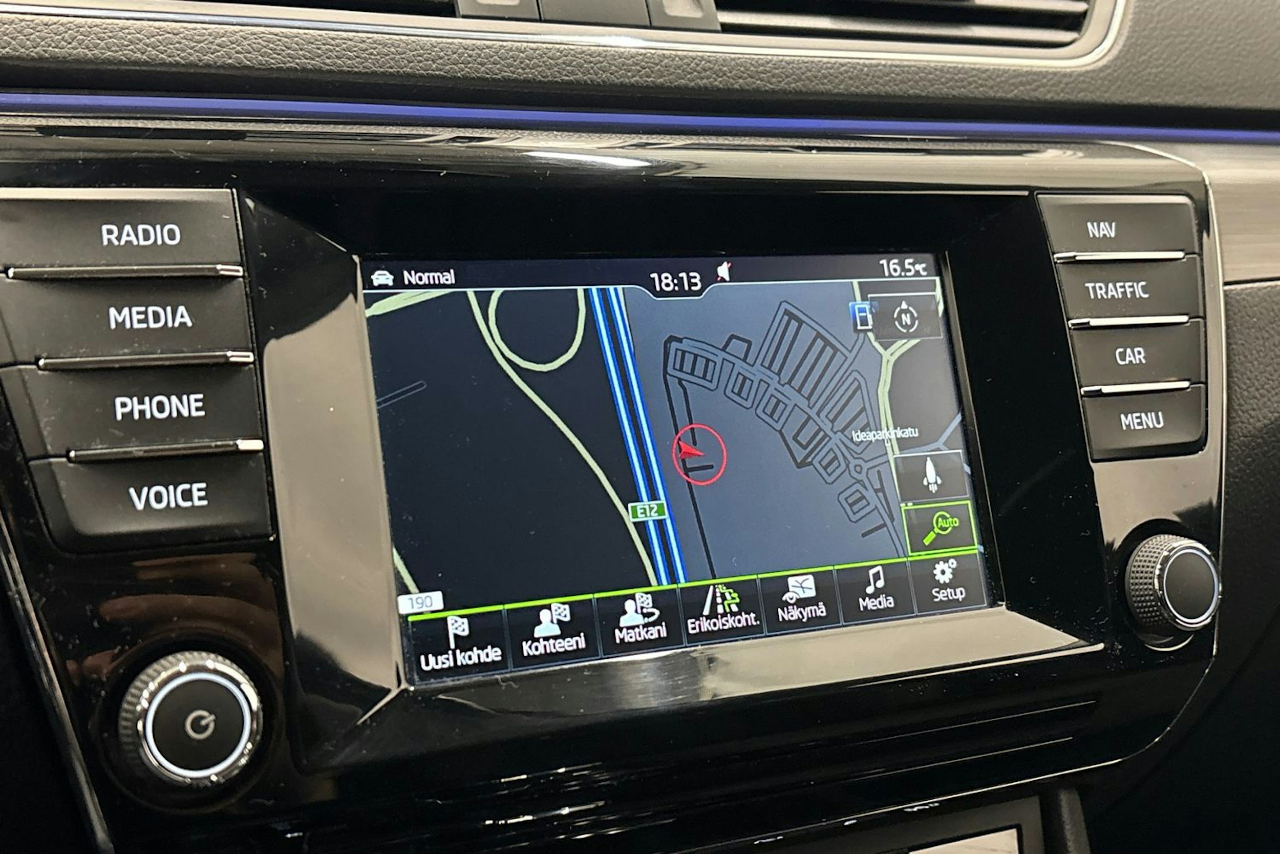 musta Skoda Superb 2016 kuva 30.