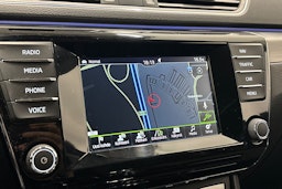 musta Skoda Superb 2016 kuva 30.