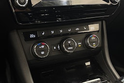 musta Skoda Superb 2016 kuva 32.