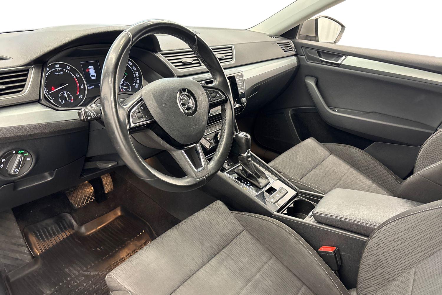 Skoda Superb 2016, bild 6/22
