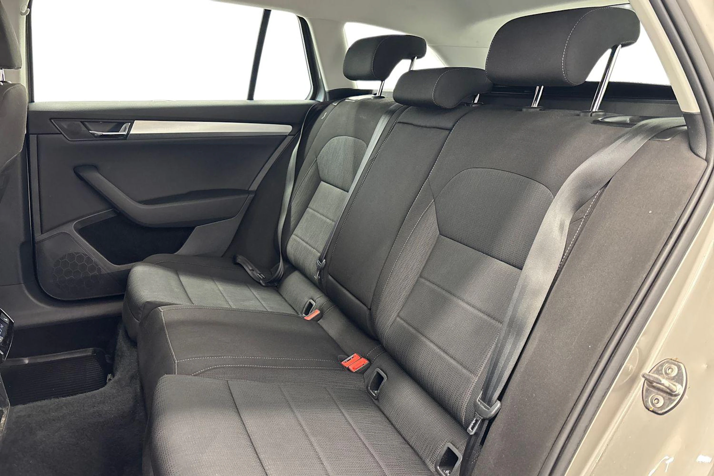ruskea (beige) Skoda Superb 2016 kuva 8.