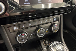 ruskea (beige) Skoda Superb 2016 kuva 12.