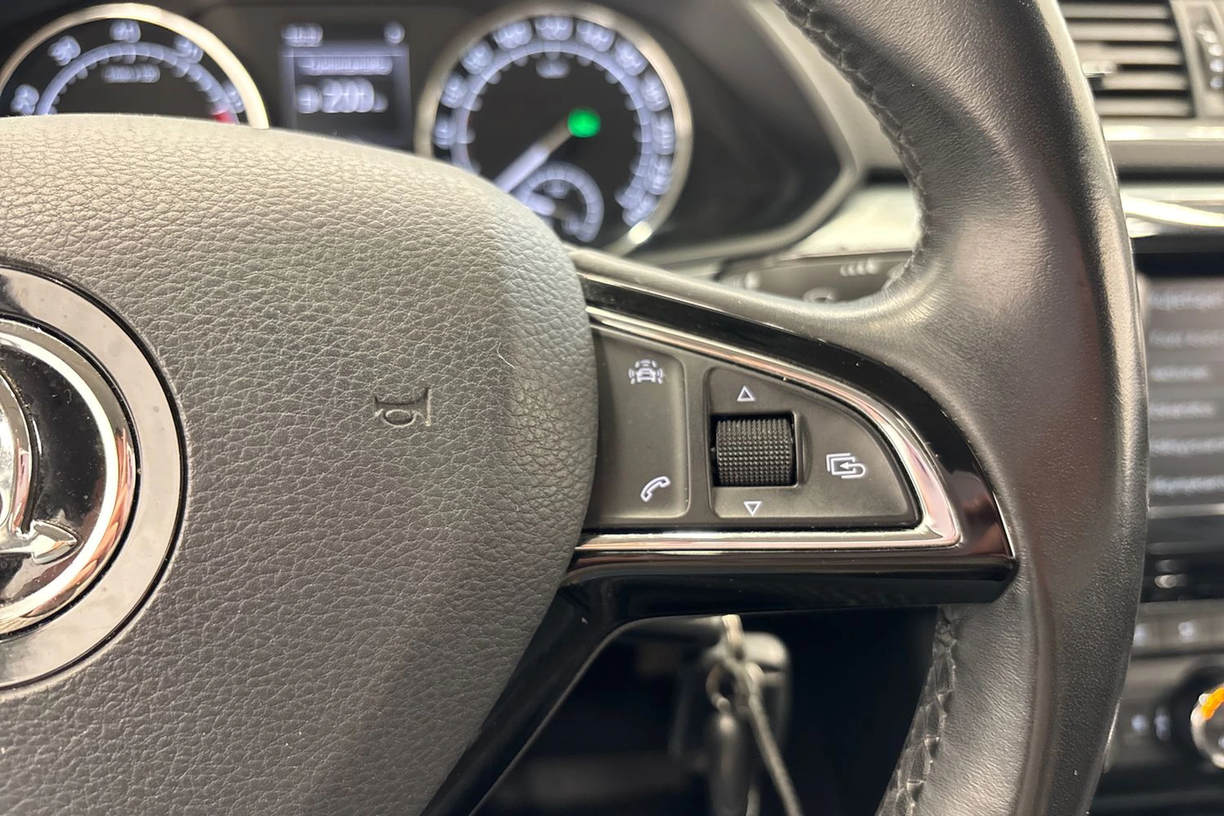 ruskea (beige) Skoda Superb 2016 kuva 16.