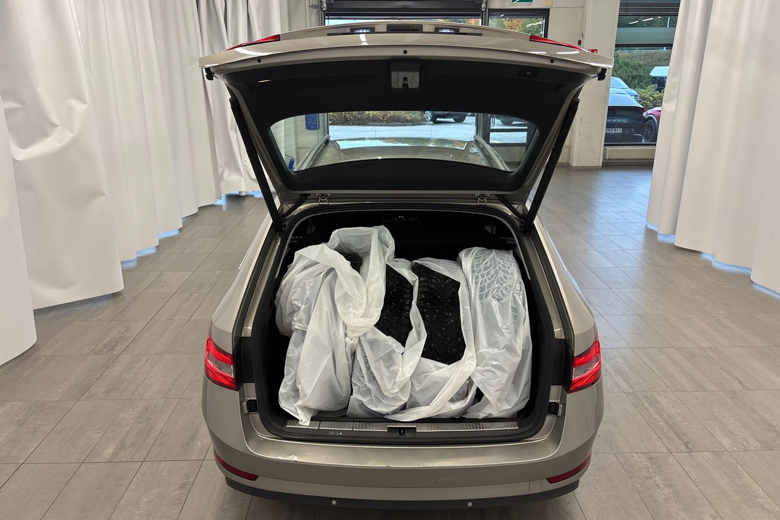 ruskea (beige) Skoda Superb 2016 kuva 20.