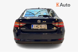 sininen Skoda Superb 2016 kuva 4.