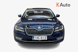 sininen Skoda Superb 2016 kuva 5.