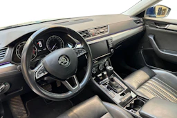 sininen Skoda Superb 2016 kuva 8.