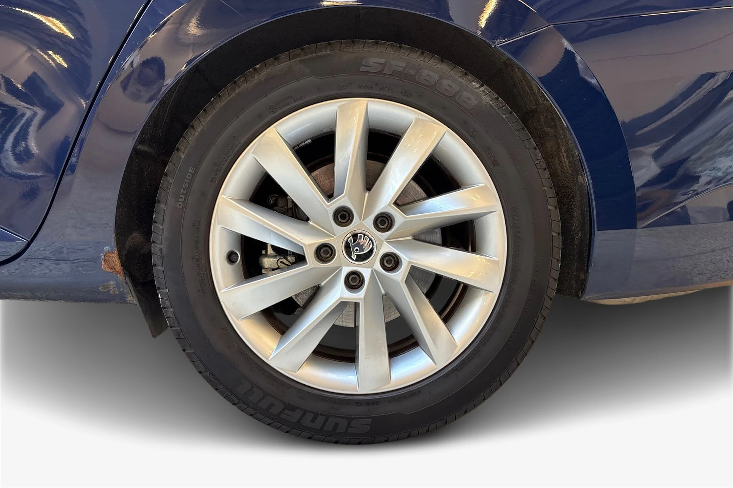 sininen Skoda Superb 2016 kuva 12.