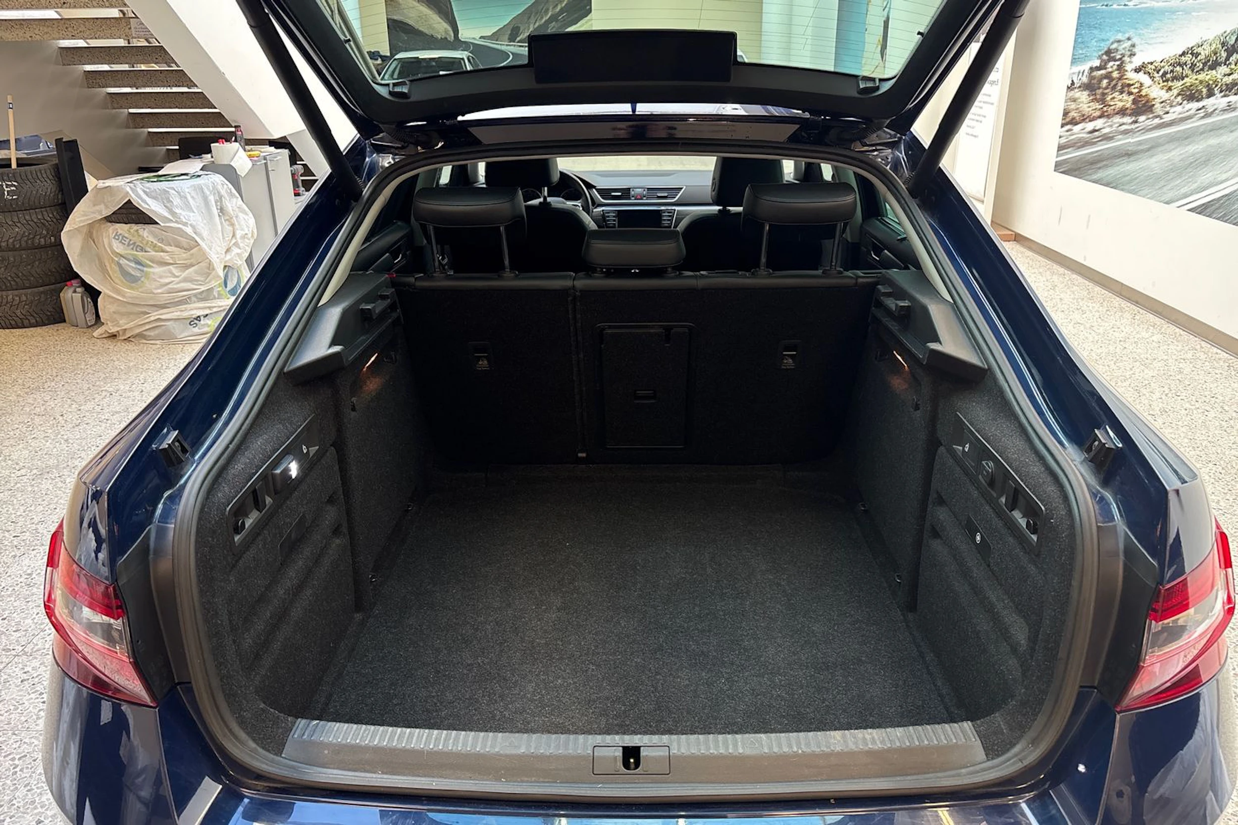 sininen Skoda Superb 2016 kuva 16.
