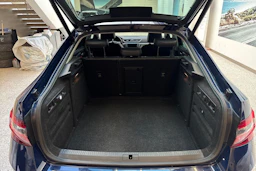 sininen Skoda Superb 2016 kuva 16.